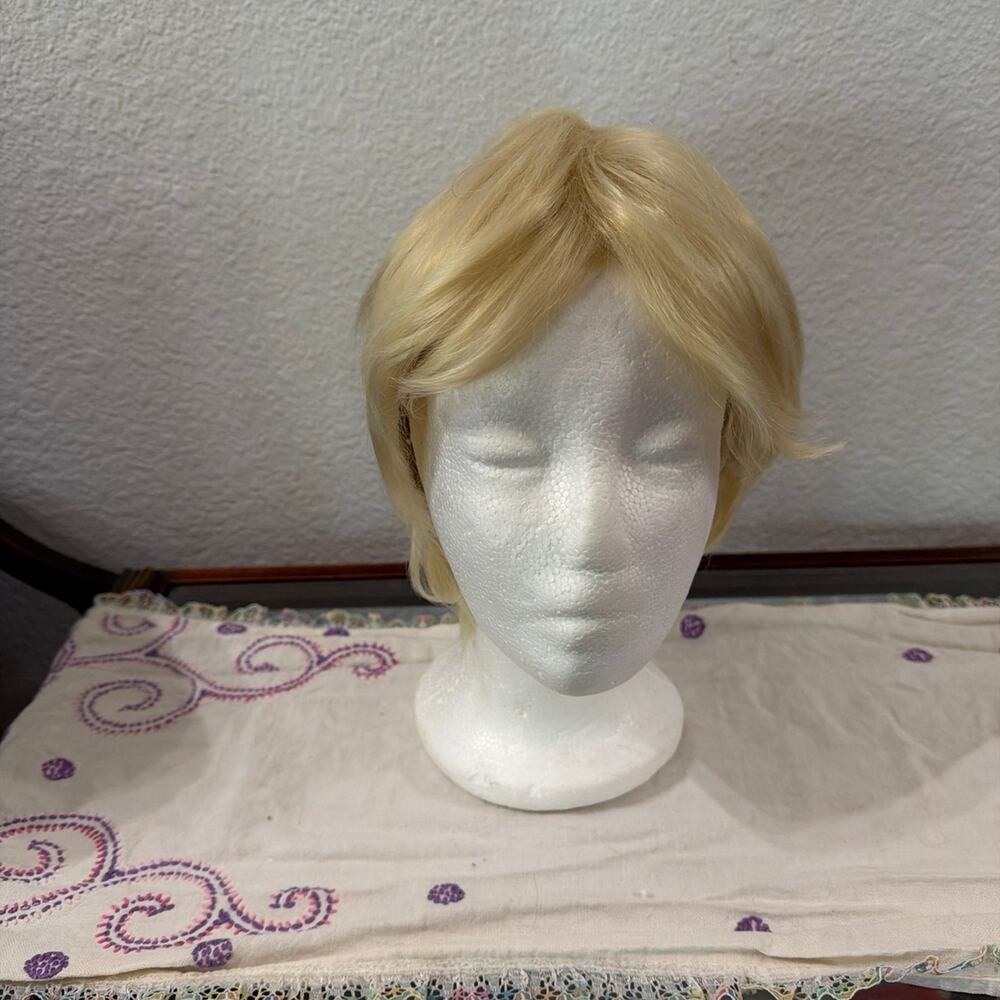 Synthetic Short Blonde Wig with Bangs and face framing!